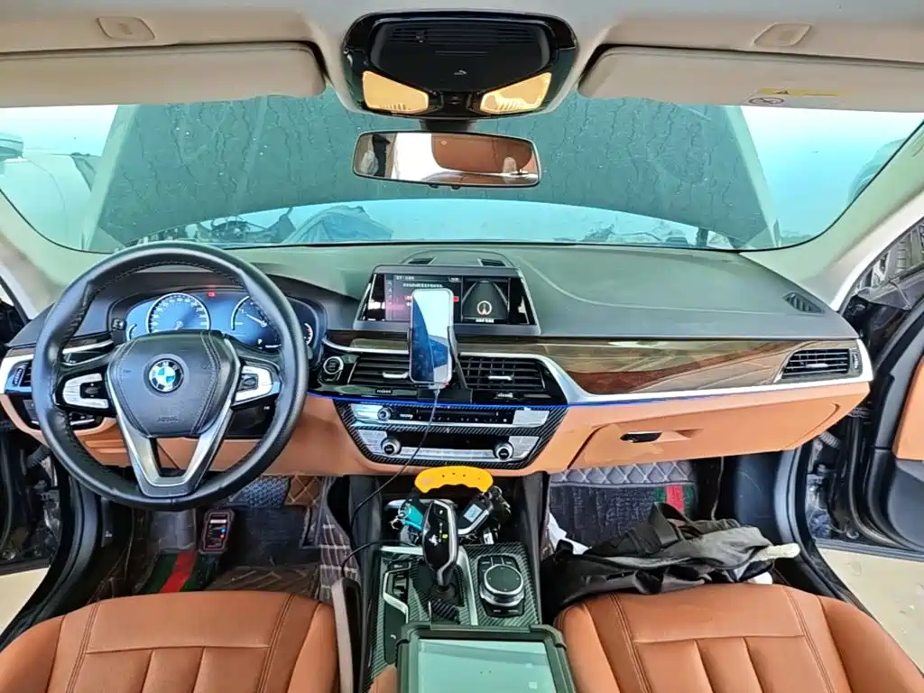 BMW 5 Series — миниатюра 10