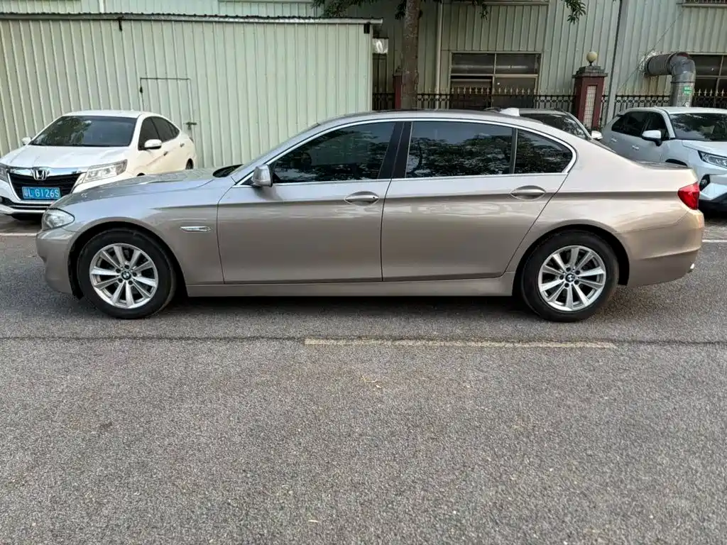BMW 5 Series — миниатюра 9