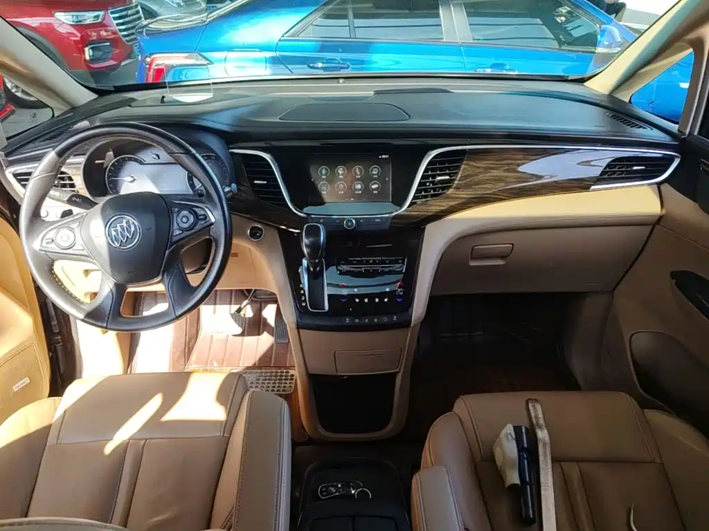Buick GL8 — миниатюра 6