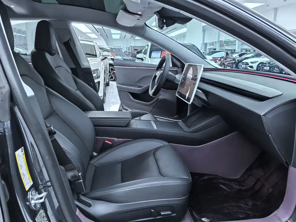 Tesla Model 3 — миниатюра 12