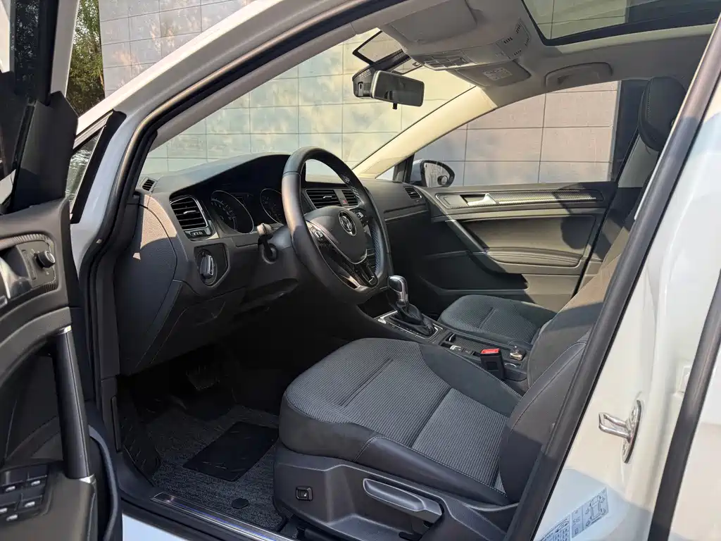 Volkswagen Golf EV — миниатюра 9