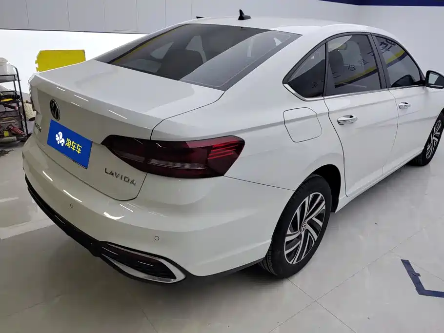 Volkswagen Lavida — миниатюра 3