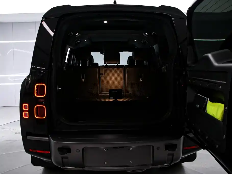 Land Rover Defender — миниатюра 19