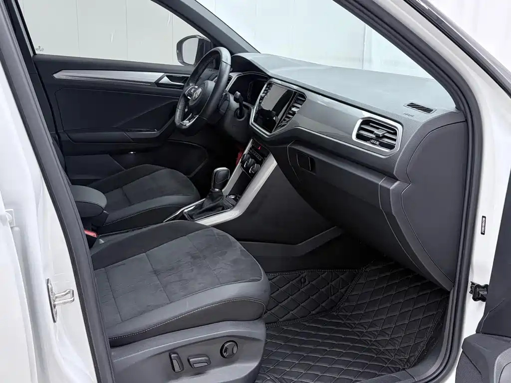 Volkswagen T-Roc — миниатюра 19