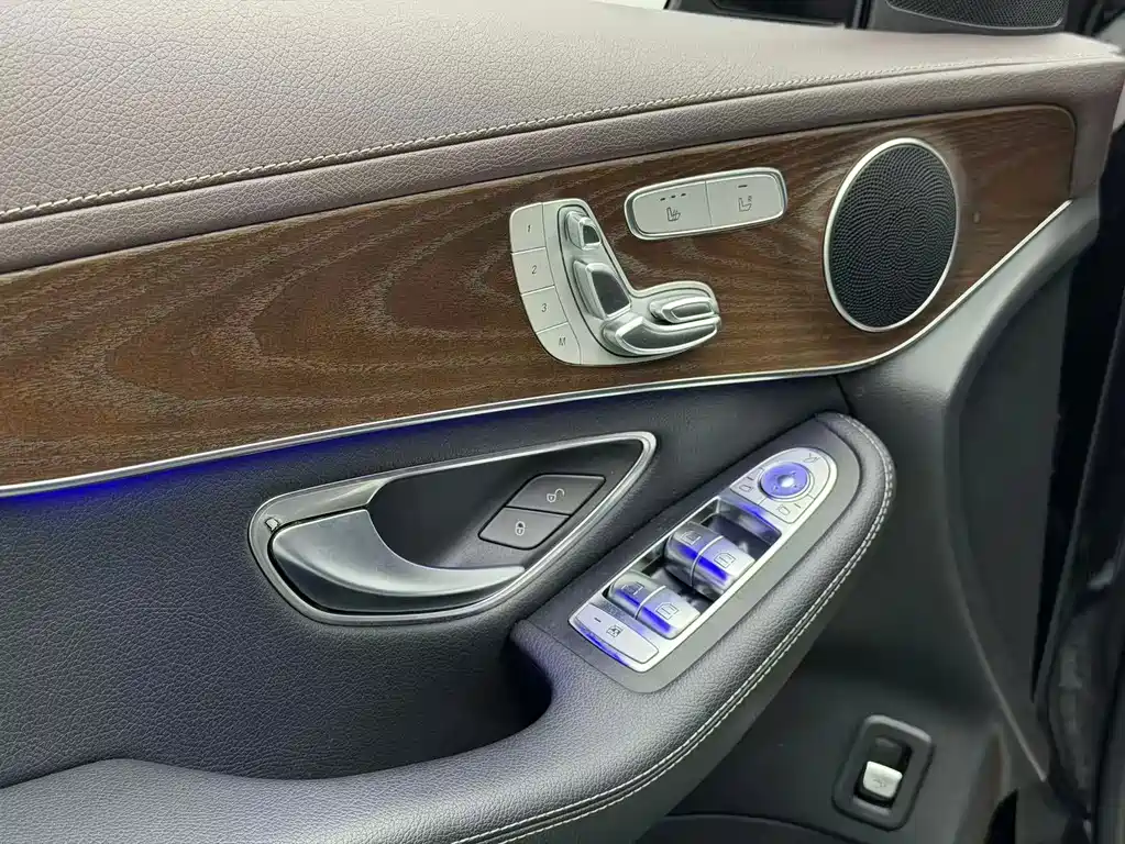 Mercedes-Benz GLC — миниатюра 12