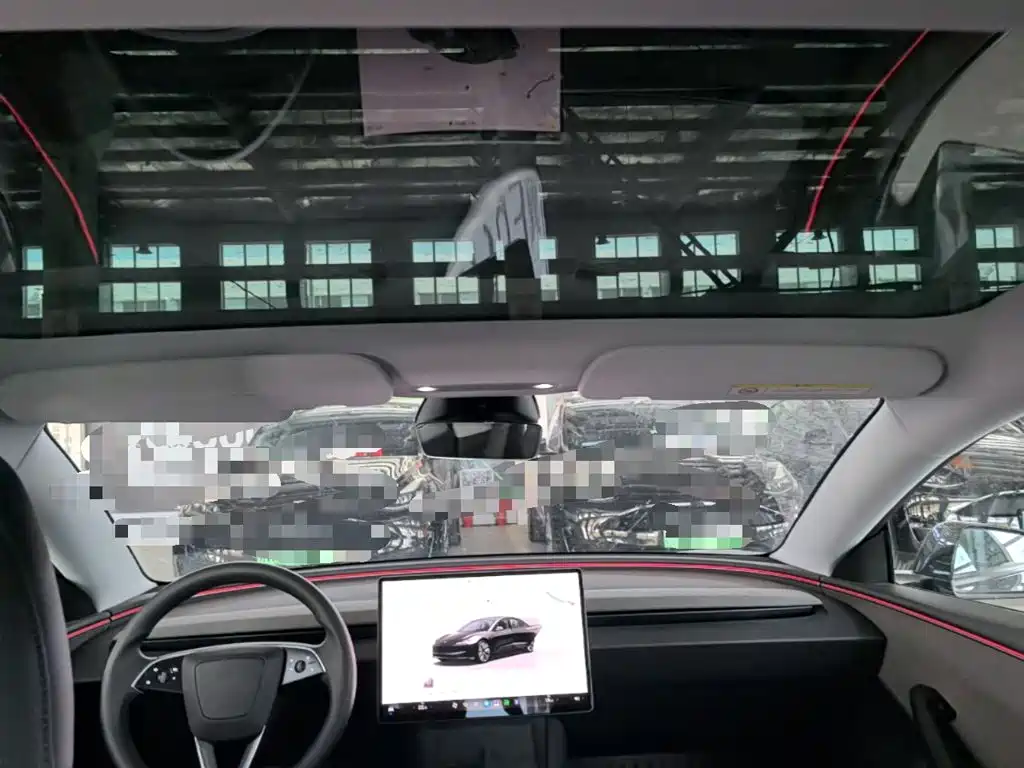 Tesla Model 3 — миниатюра 18