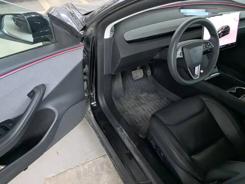 Tesla Model 3 — миниатюра 16