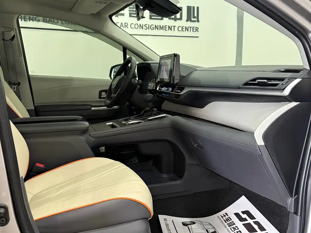 Toyota Sienna — миниатюра 10