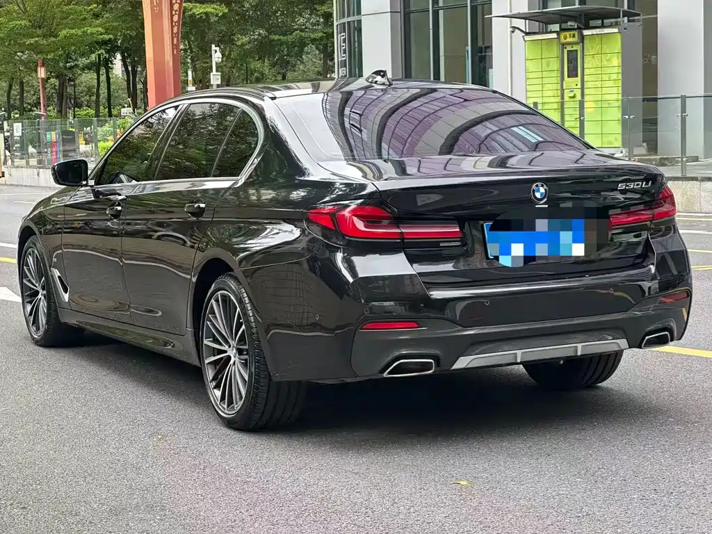 BMW 5 Series — миниатюра 3