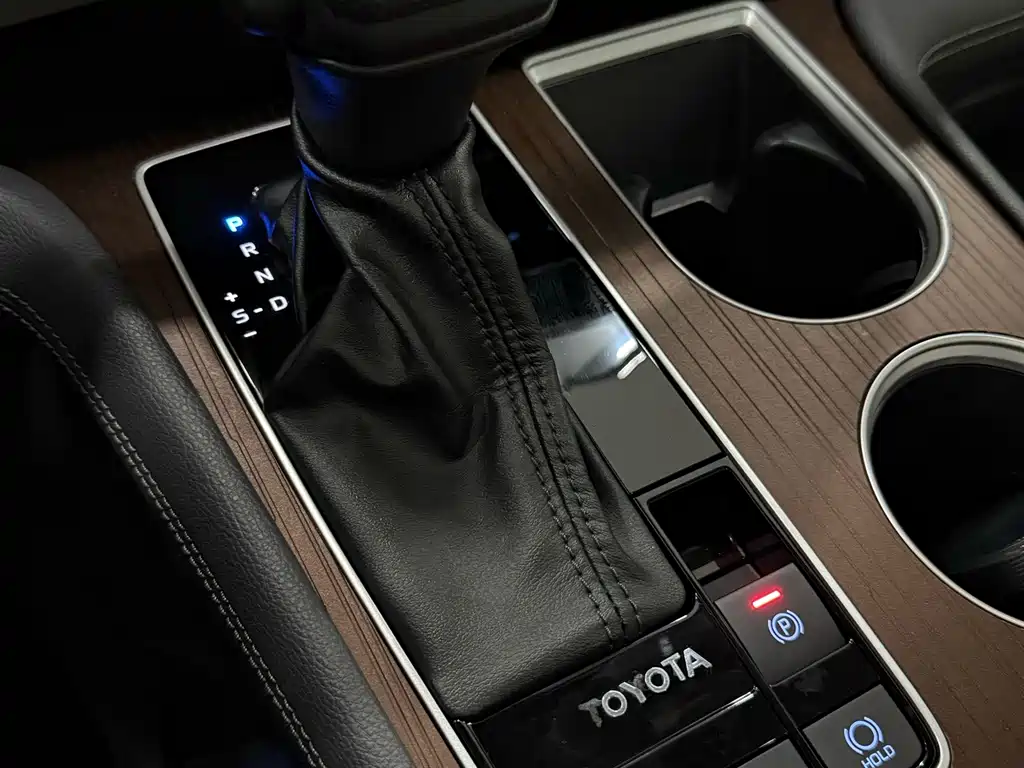 Toyota Sienna — миниатюра 17