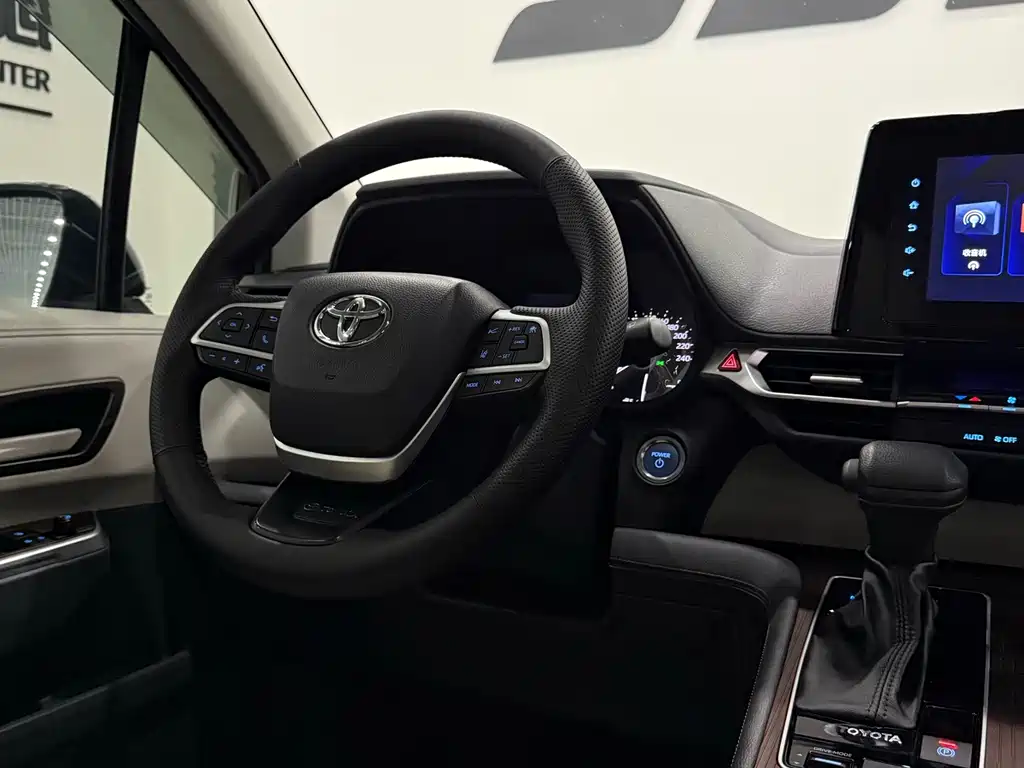 Toyota Sienna — миниатюра 24
