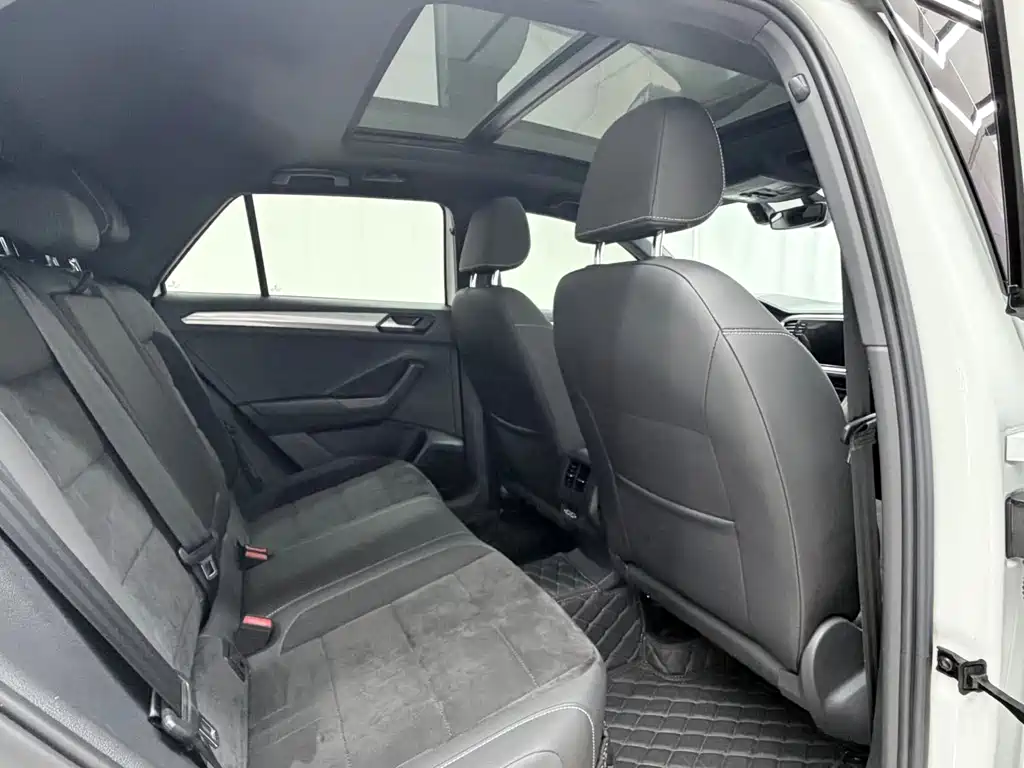 Volkswagen T-Roc — миниатюра 18