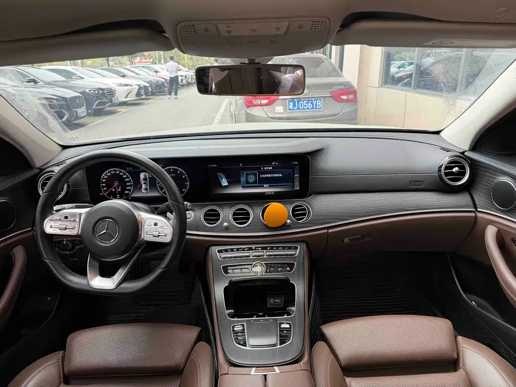 Mercedes-Benz E-Class — миниатюра 6