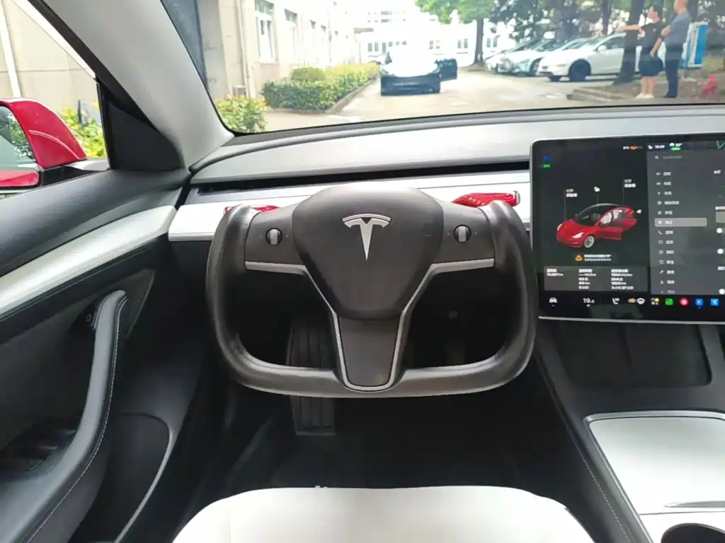 Tesla Model 3 — миниатюра 7
