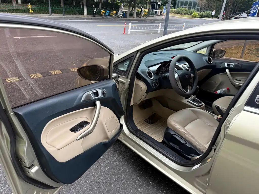 Ford Fiesta — миниатюра 4