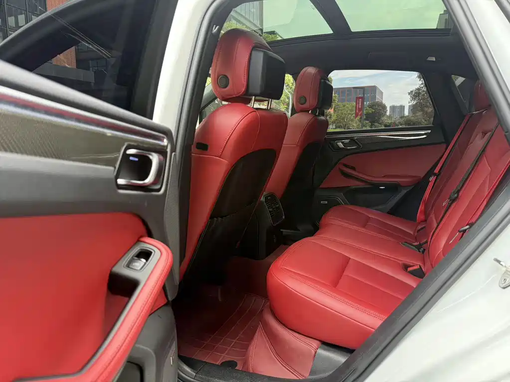 Porsche Macan — миниатюра 5