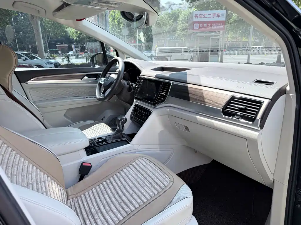 Volkswagen Viloran 2020 380TSI Luxury