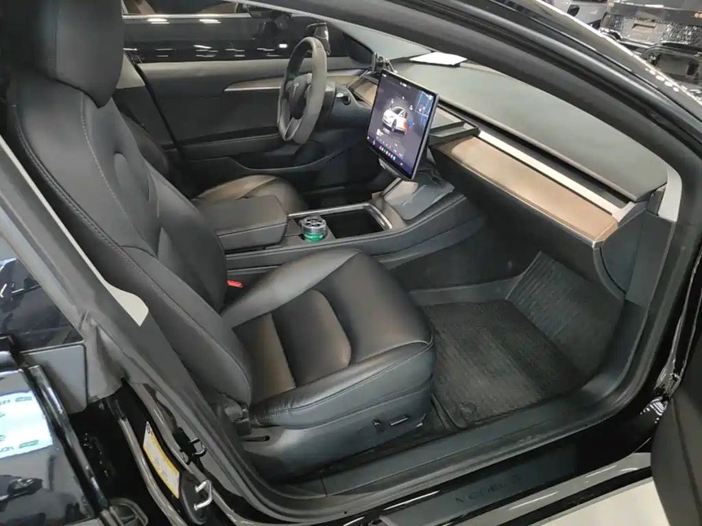 Tesla Model 3 — миниатюра 25