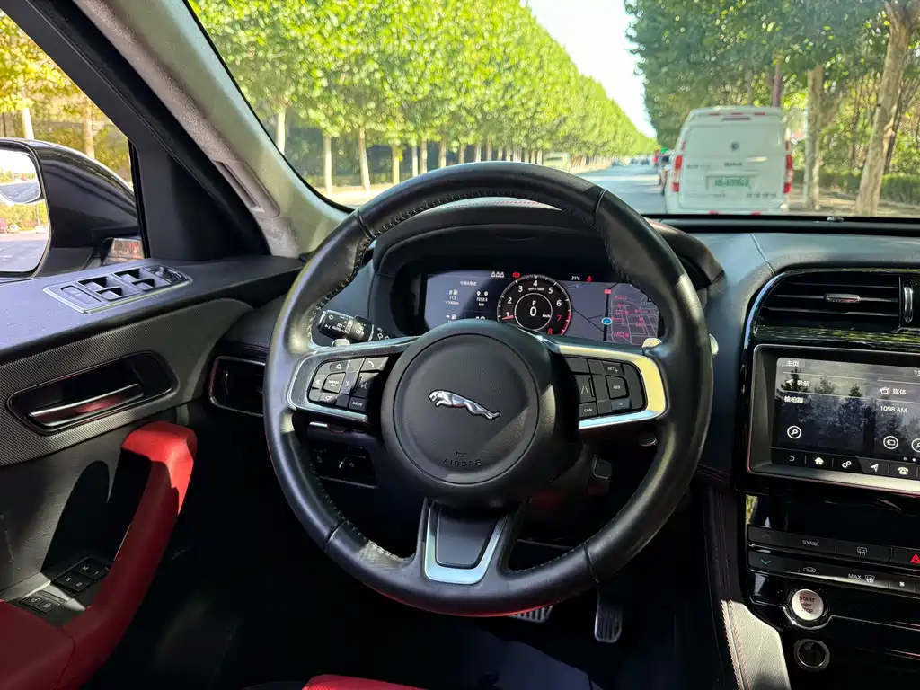 Jaguar F-PACE — миниатюра 13