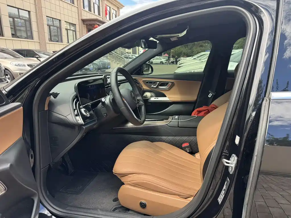 Mercedes-Benz E-Class — миниатюра 2