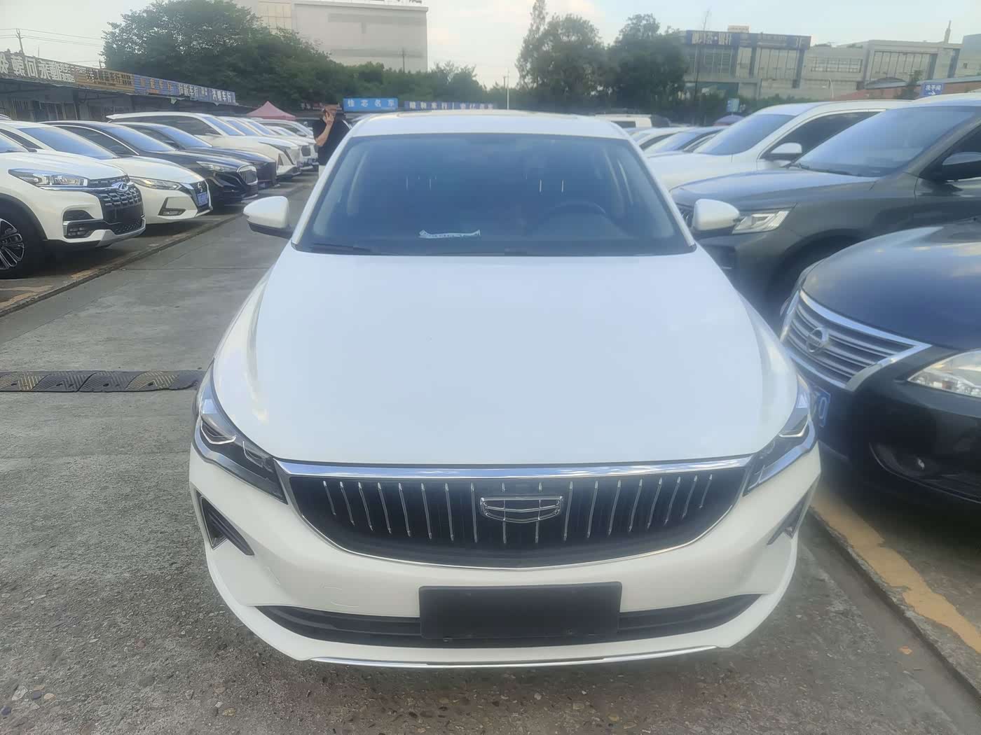 Geely Emgrand 1.5 л 2023 г. Белый, пробег 28000 км