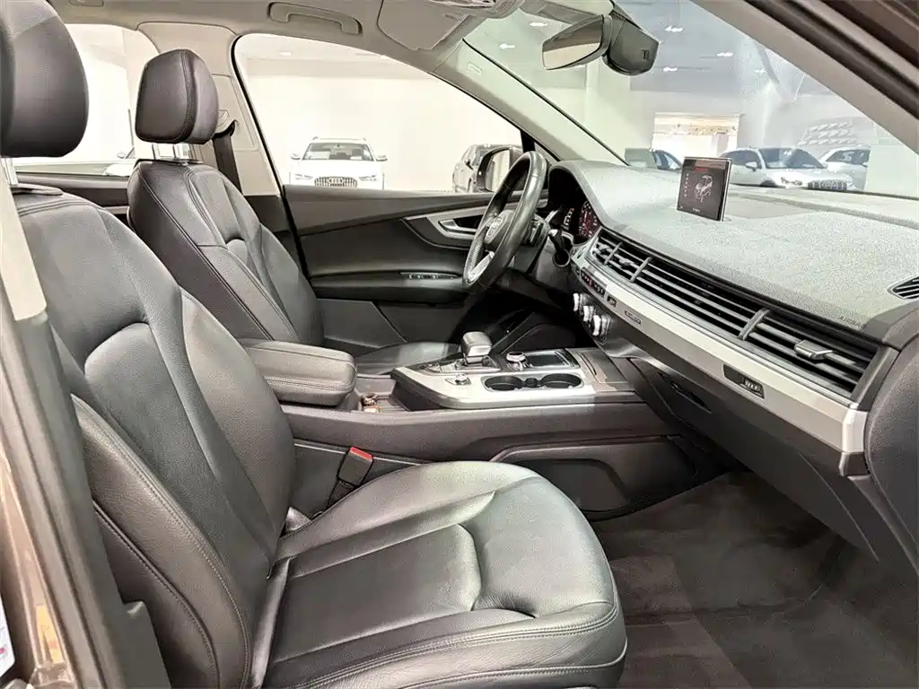 Audi Q7 — миниатюра 12