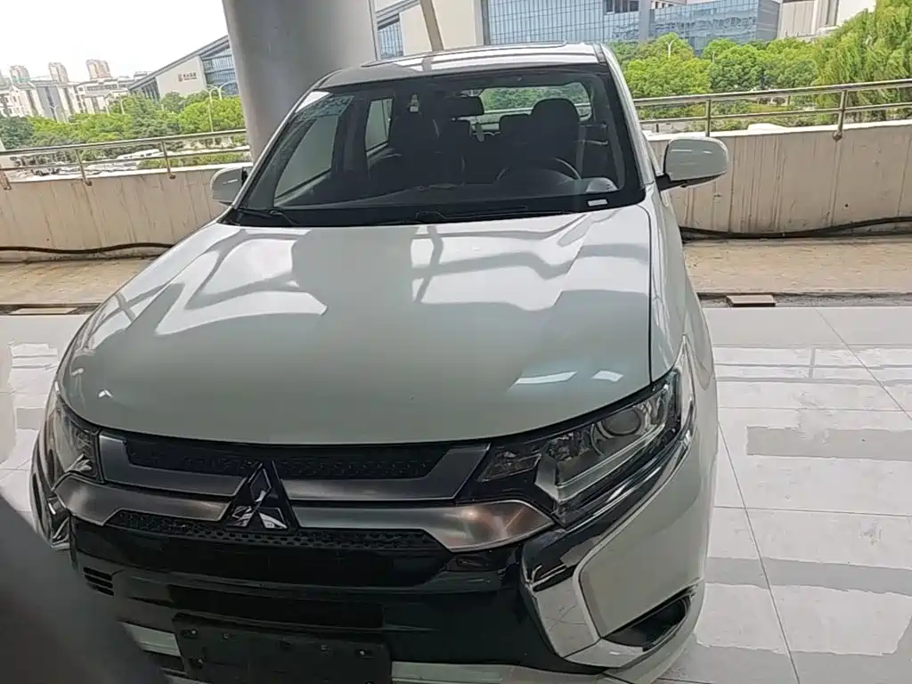 Mitsubishi Outlander — миниатюра 3
