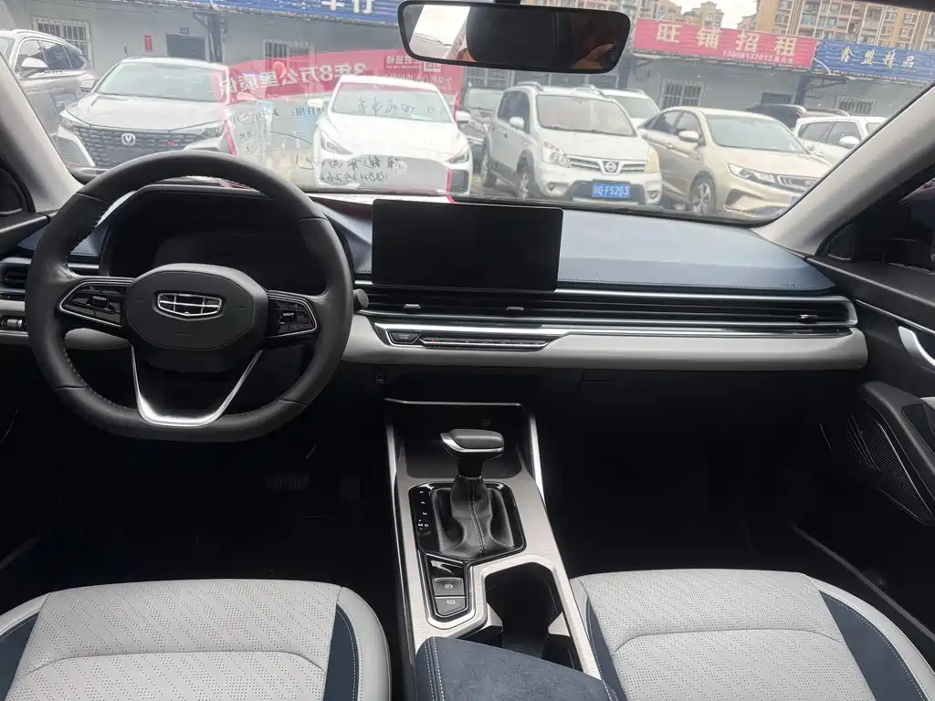 Geely Emgrand 2022 4 1.5L CVT Flagship