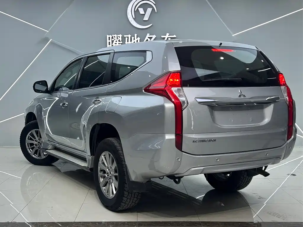 MITSUBISHI PAJERO JINCHANG