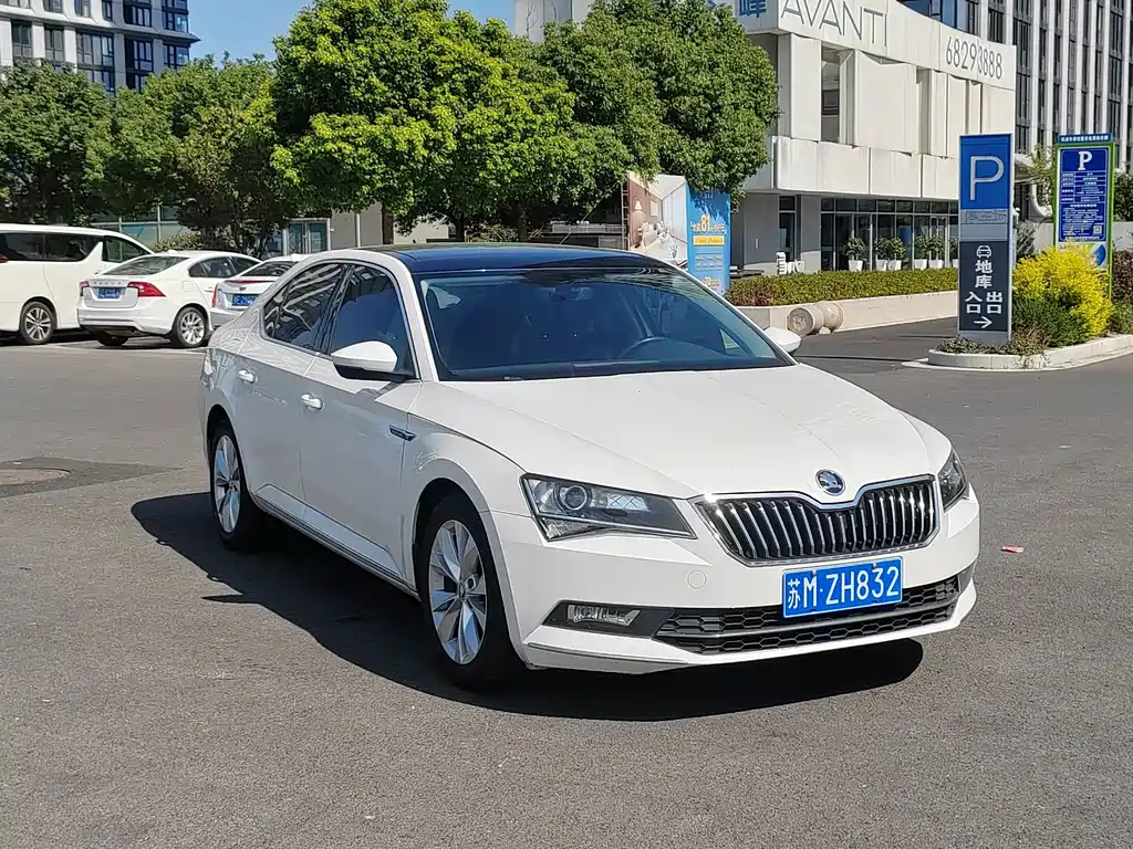 Skoda Superb — миниатюра 3