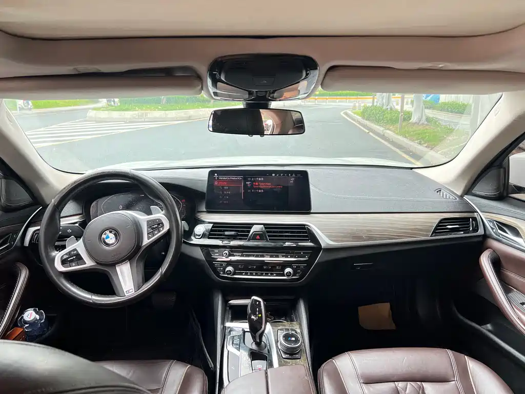 BMW 5 Series — миниатюра 6