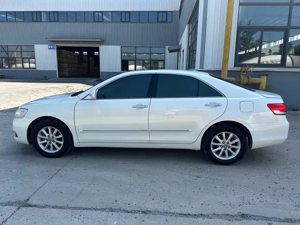 Toyota Camry — миниатюра 8