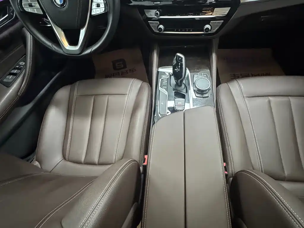 BMW 5 Series — миниатюра 13