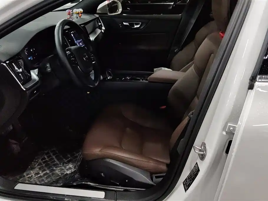 Volvo S60 2026 B4 Luxury