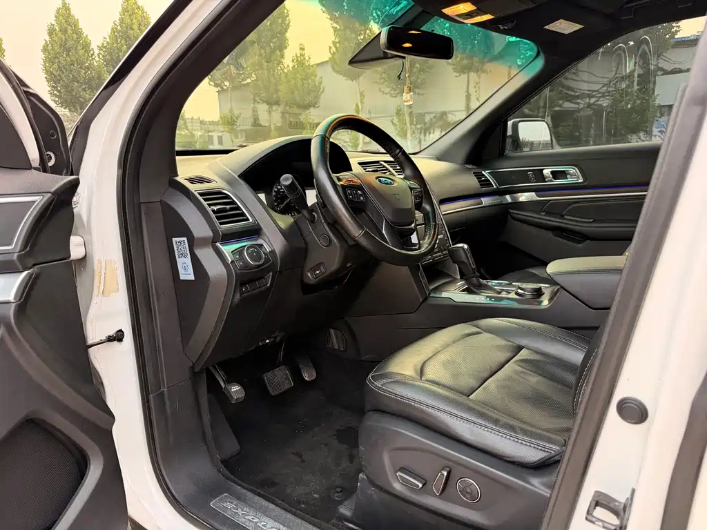 Ford Explorer (Import) — миниатюра 6