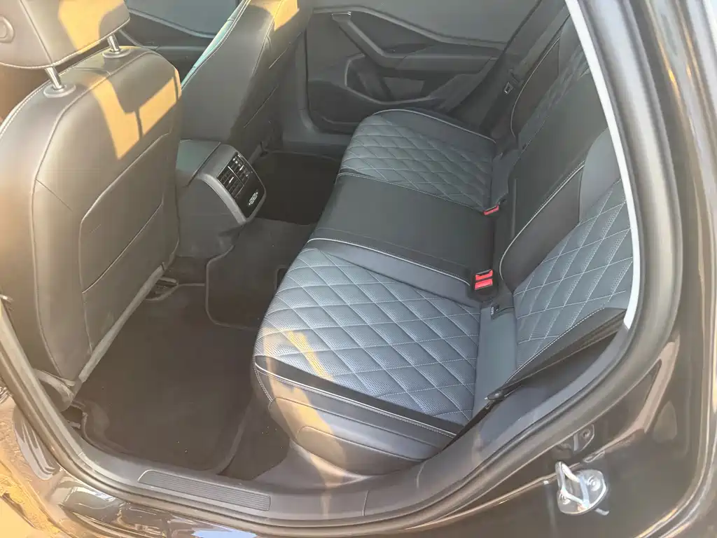 Volkswagen Sagitar — миниатюра 10