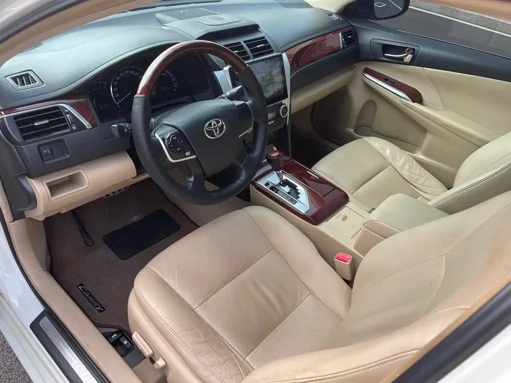 Toyota Camry — миниатюра 4