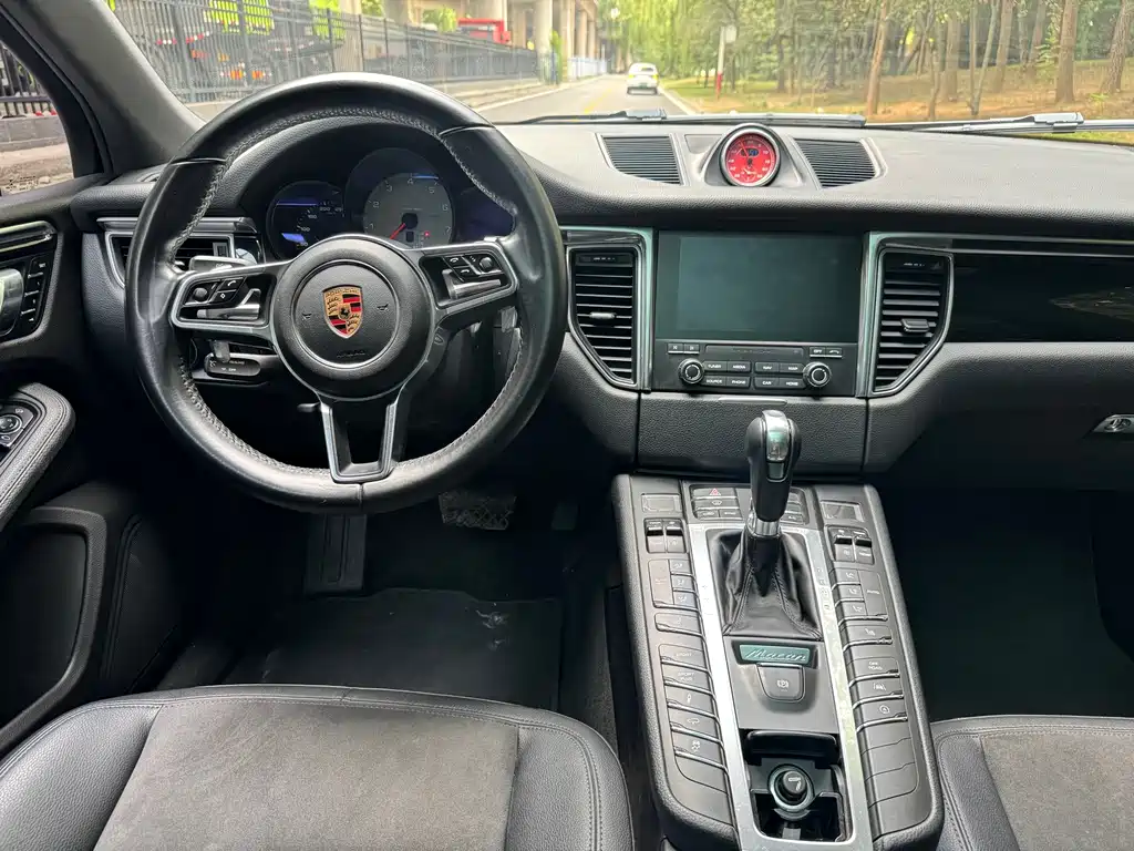Porsche Macan — миниатюра 4