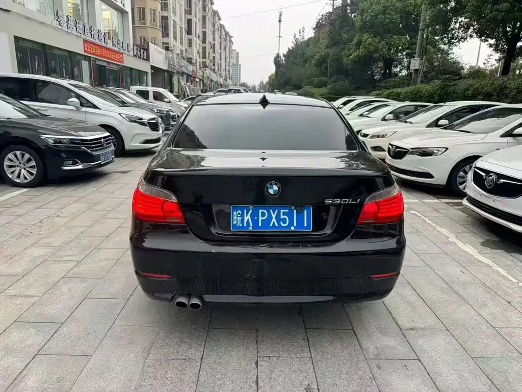 BMW 5 Series — миниатюра 10