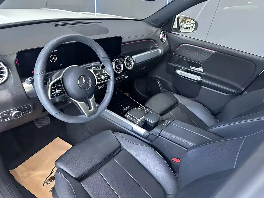 Mercedes-Benz GLB — миниатюра 11