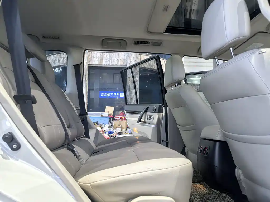 Mitsubishi Pajero (Import) — миниатюра 13