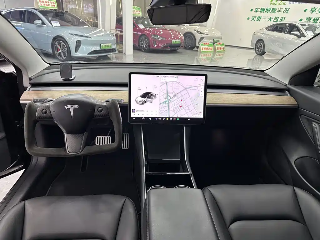 Tesla Model 3 — миниатюра 7