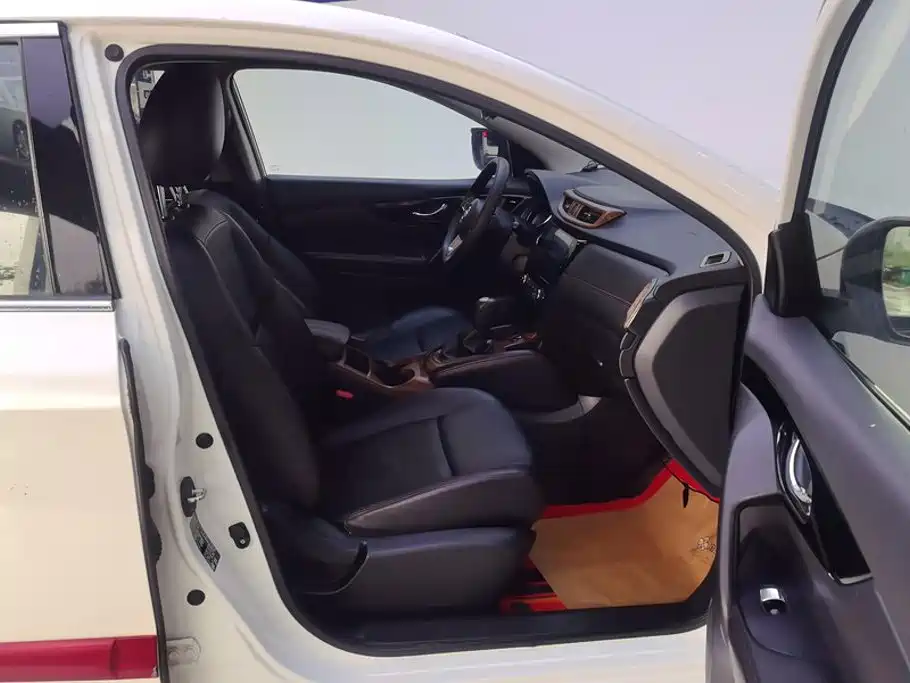 Nissan Qashqai — миниатюра 8