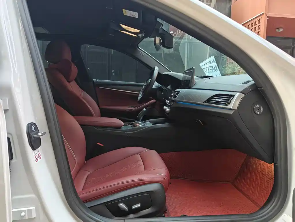 BMW 5 Series New Energy — миниатюра 5