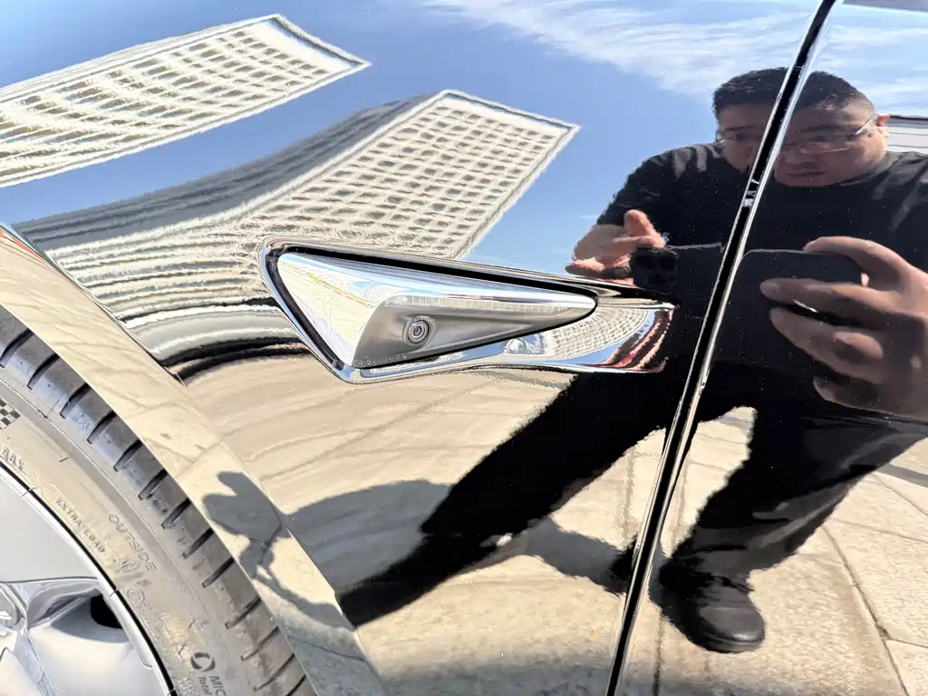 Tesla Model 3 — миниатюра 15
