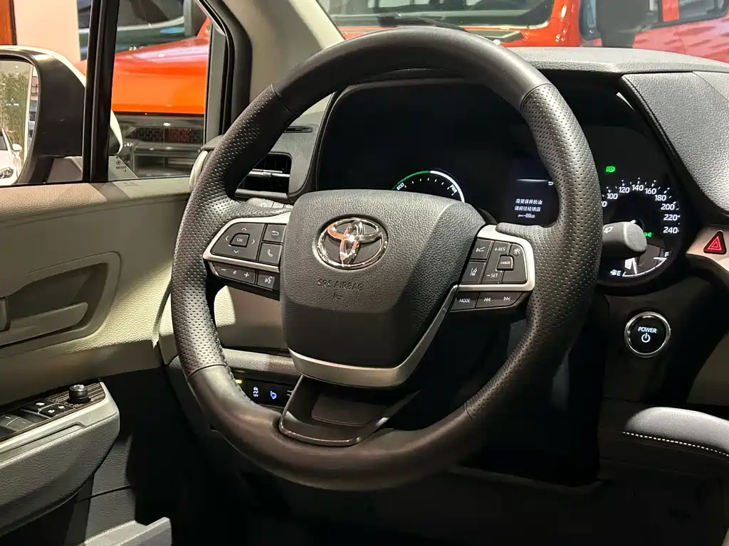 Toyota Granvia — миниатюра 26