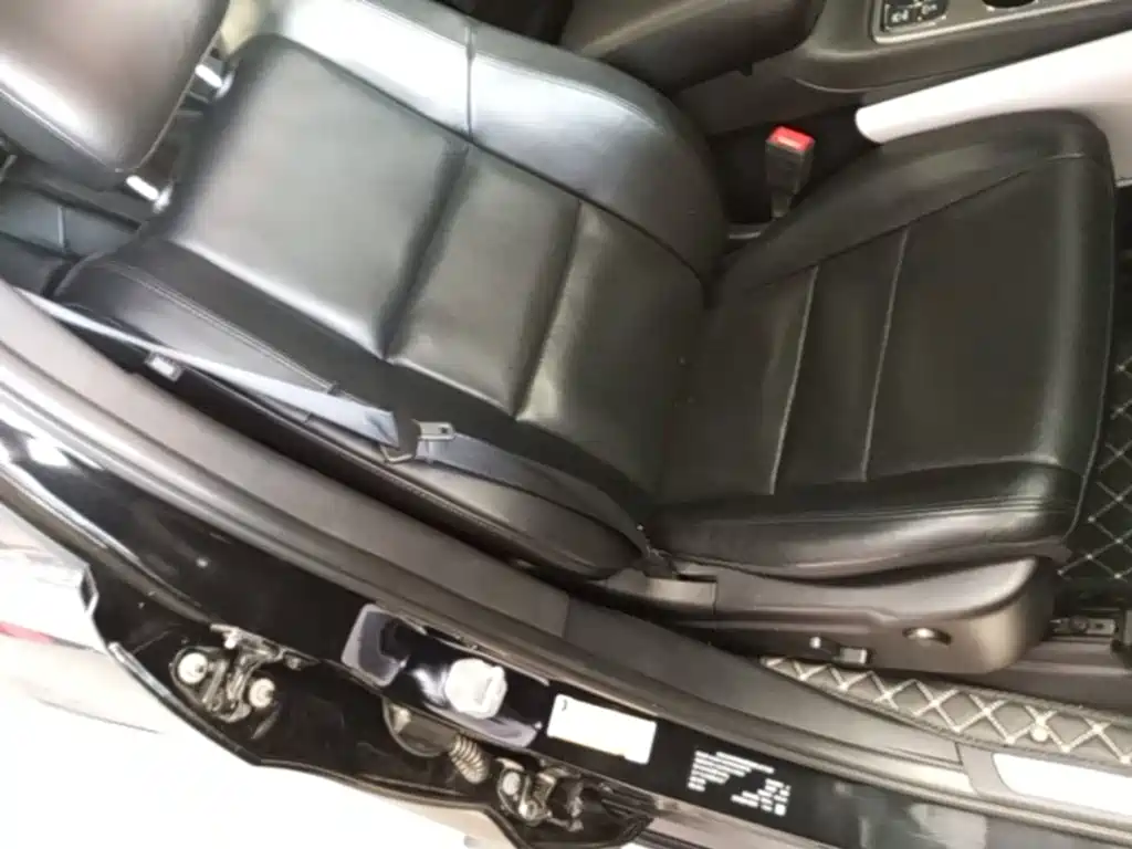 Jeep Grand Cherokee (Import) — миниатюра 25