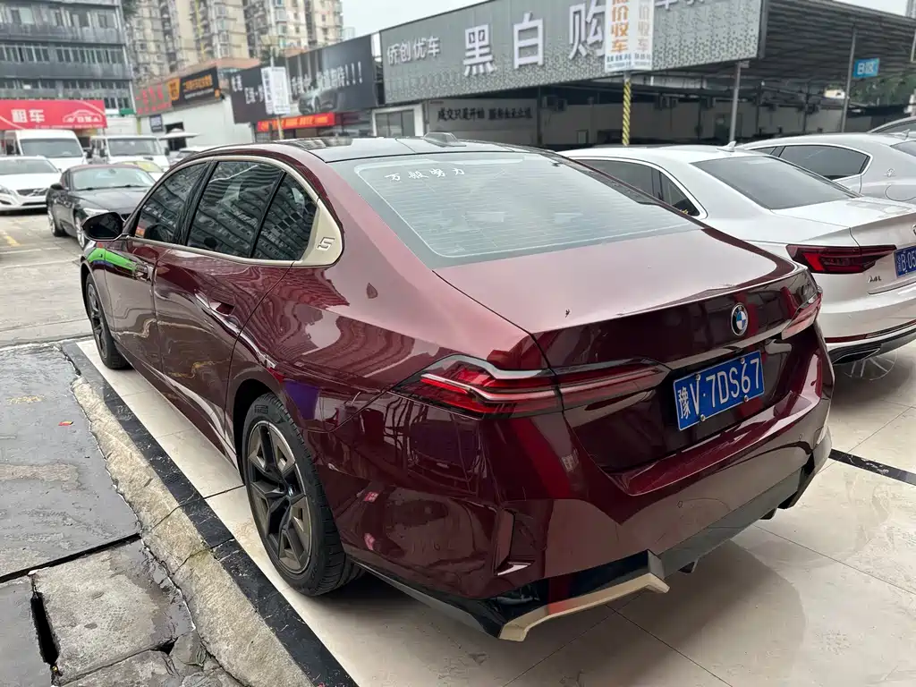 BMW 5 Series — миниатюра 14