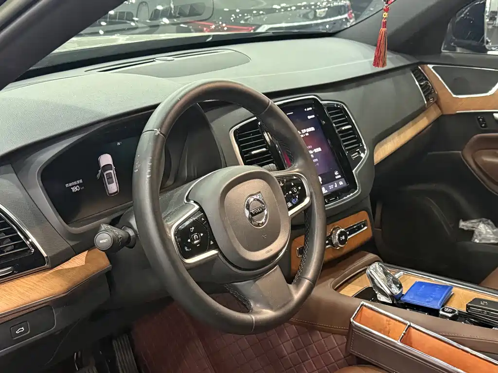 Volvo XC90 — миниатюра 5