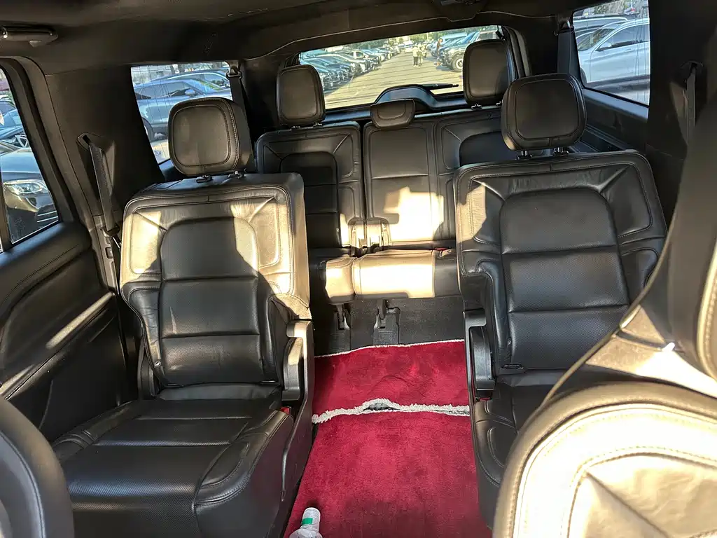Lincoln Navigator — миниатюра 11